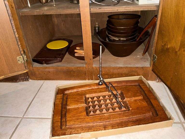 Wooden salad bowl set, meat carving board image