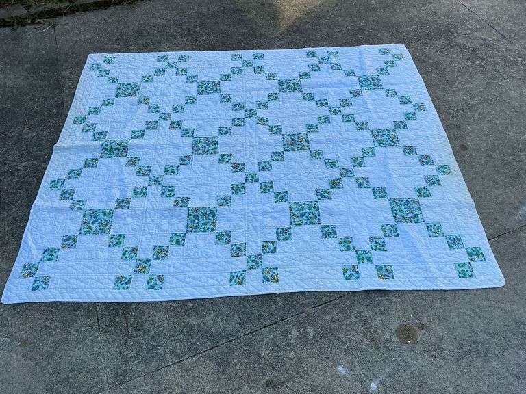 9 patch variation quilt, hand quilted image