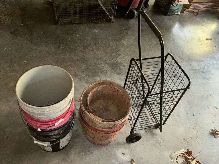 Collapsible metal shopping cart image