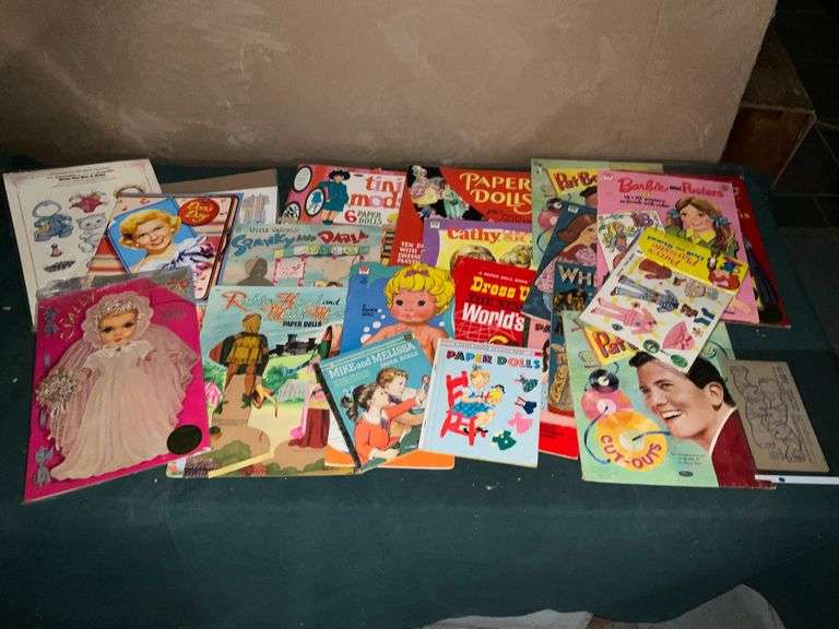 Paper dolls, some vintage image