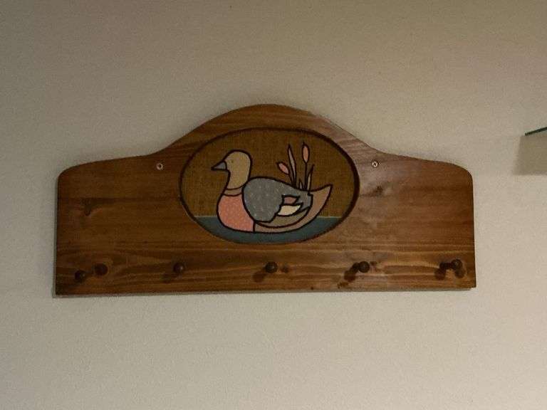 Coat rack with appliqued duck image