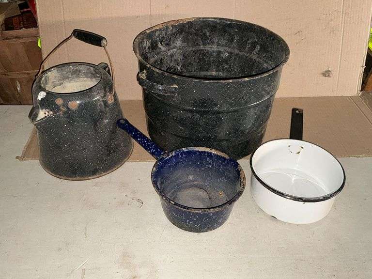 Enamel pot, granite coffee pot and canner, etc. image