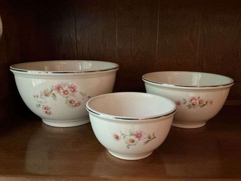 Homer Laughlin set of 3 nesting bowls image