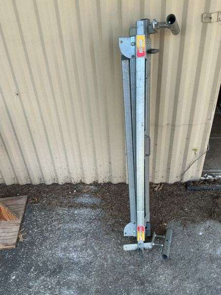 StableMate Plus 100 folding stand. image