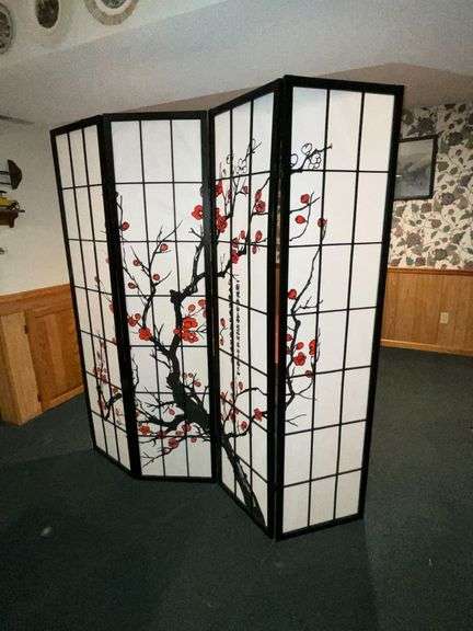 Oriental folding screen image
