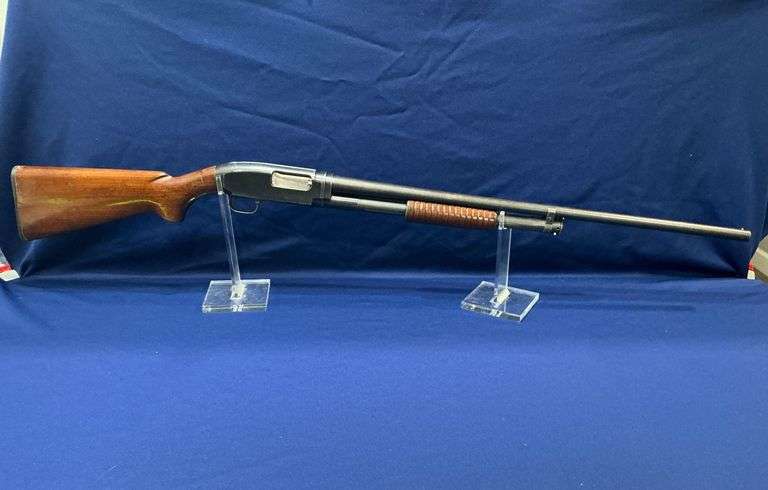 1940 Winchester Model 1912 shotgun image