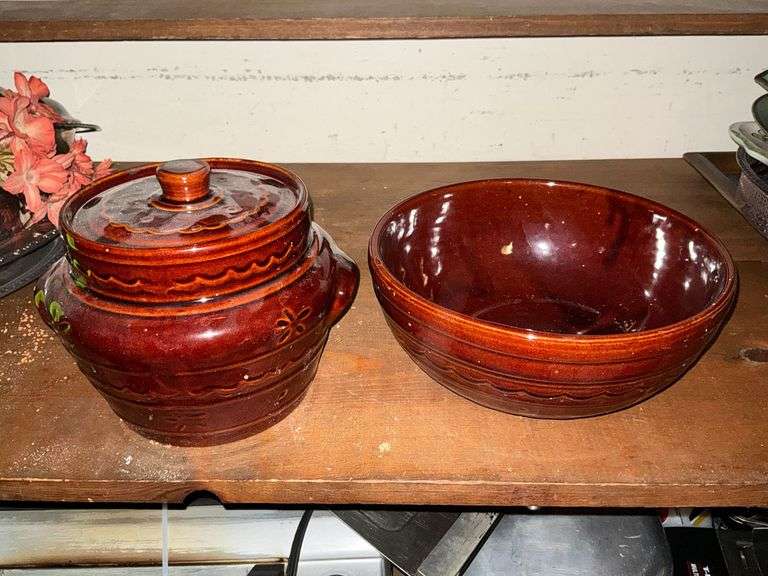 Mar-Crest serving bowl and bean pot image