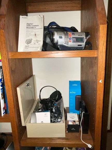 Amazon Echo, power banks, electronic wires, image