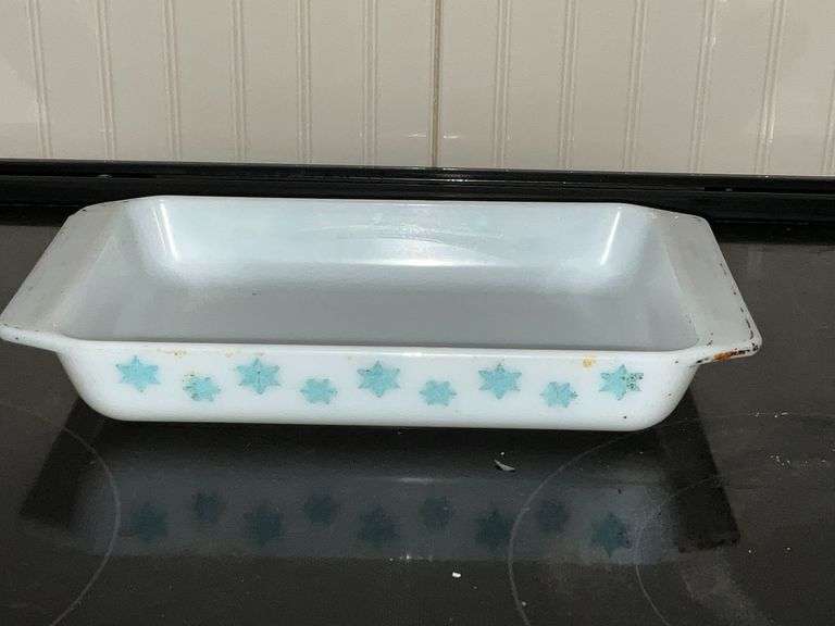 PYREX snowflake casserole dish image