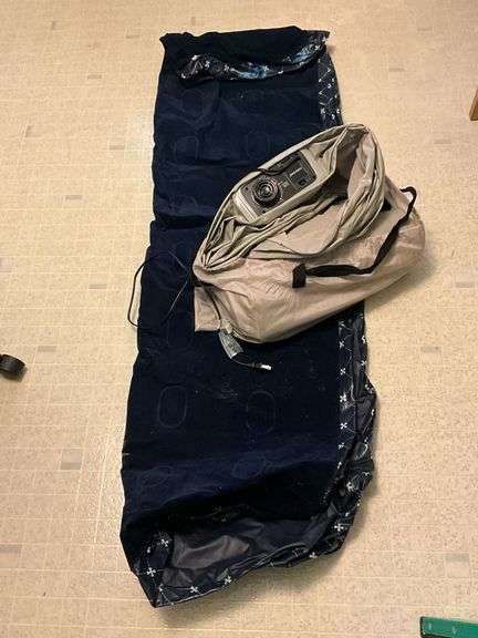 Air beds, twin size and queen? with built in pump image