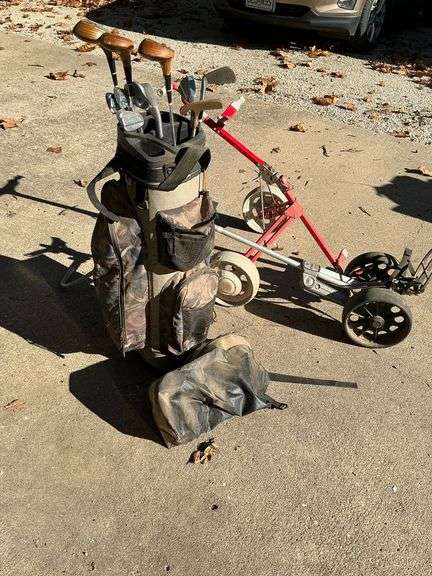 Set of Macgregor golf clubs image