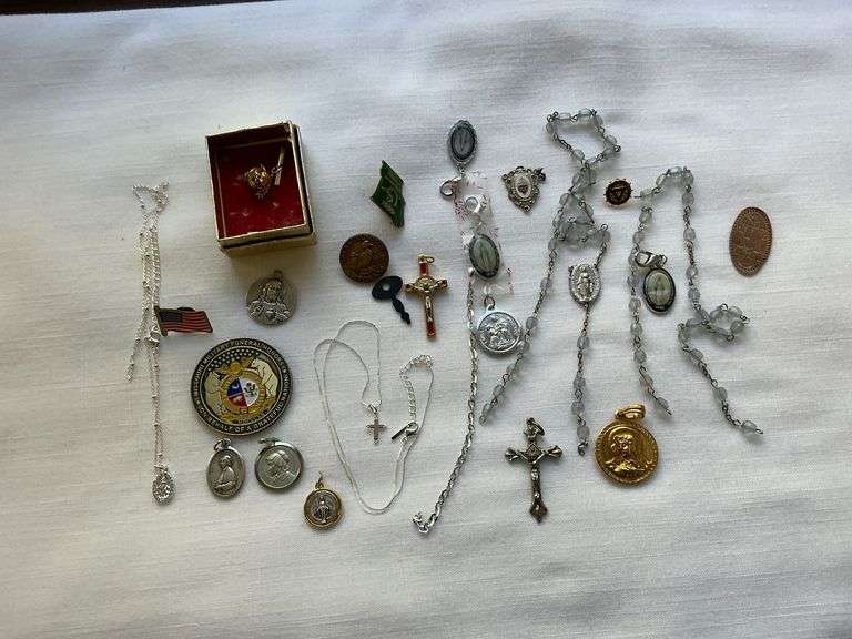 Religious medallions and pendants, cross, etc. image