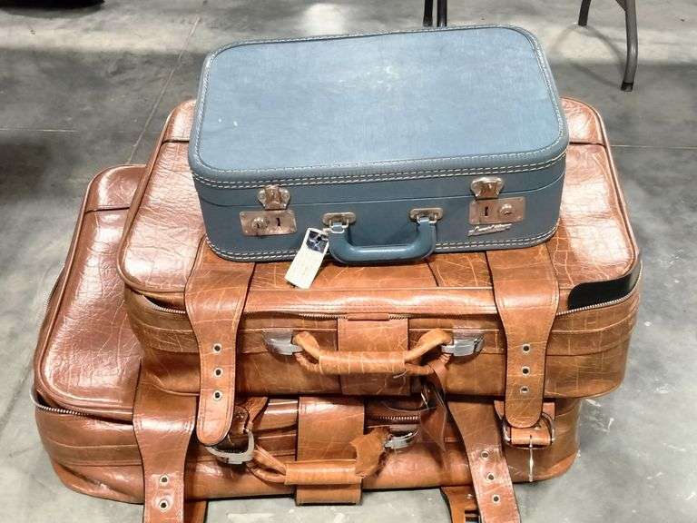 Three suitcases image