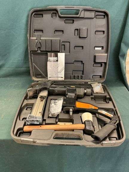 Freeman pneumatic flooring nailer system image