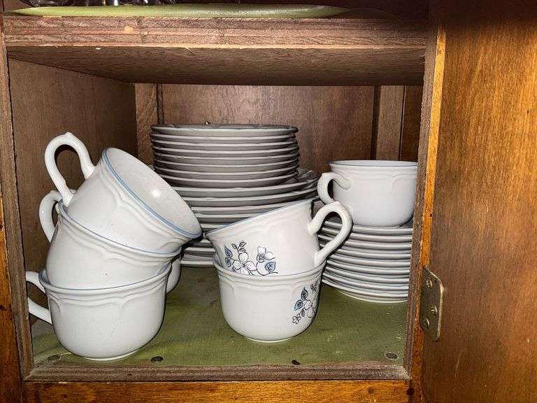 The Convington Stoneware set image