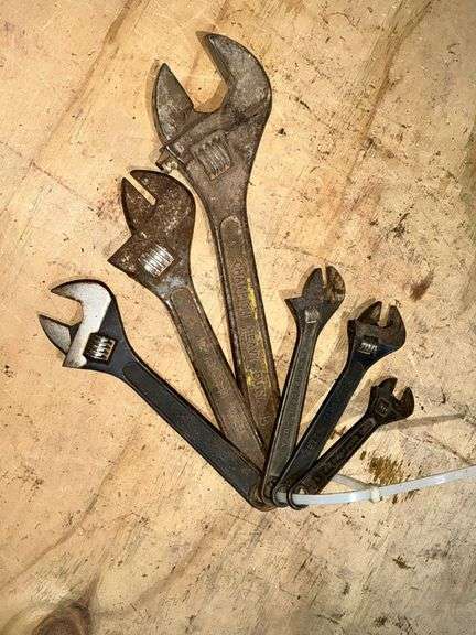 Adjustable wrenches up to 15". image