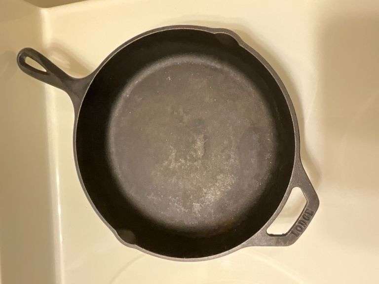 Lodge 8SK cast iron skillet image