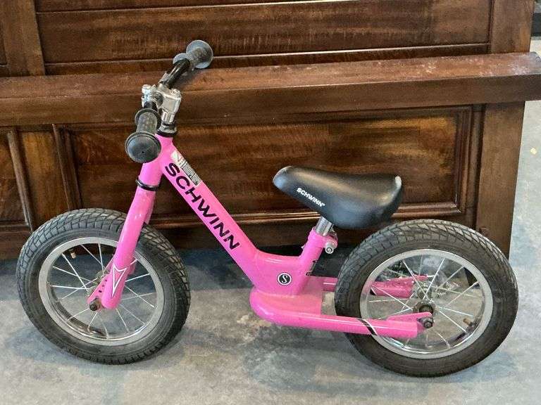 Schwinn push bike image