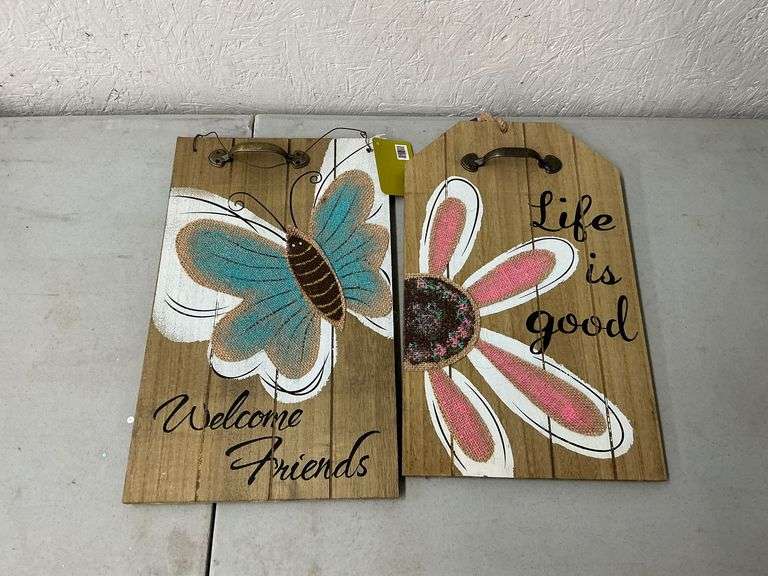 Pair of wooden welcome signs image