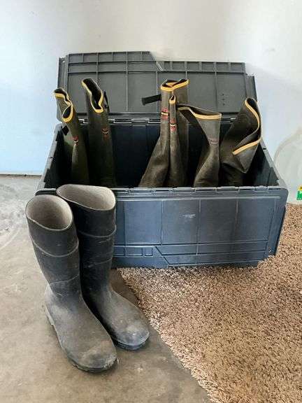 Size 10 rubber Servis boots, tote, umbrellas, boot tray image