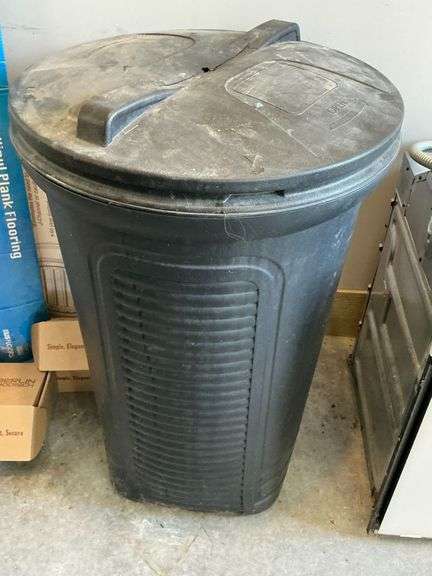 Plastic roller trash can with sunflower seed image