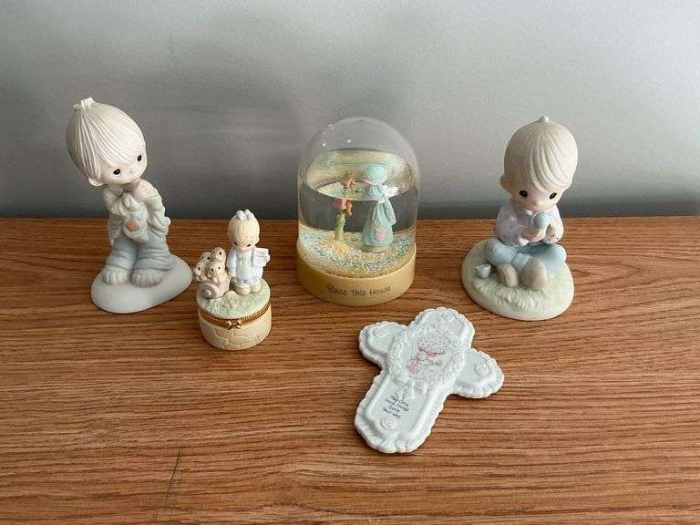 5 Precious Moments figurines without boxes image