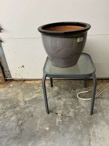 Patio table, 16" x 16" x 17" T image