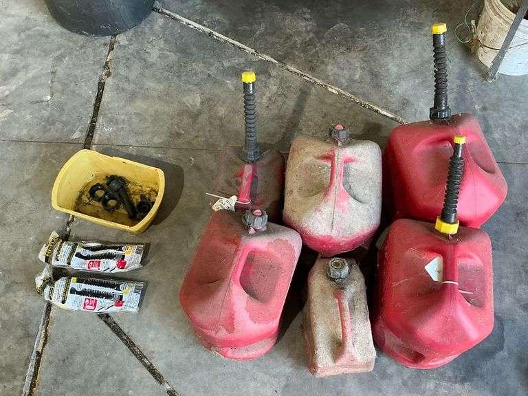 Gas cans up to 5 gallons, extra spouts image