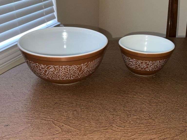 Pyrex 401 and 403 Woodland mixing bowls image