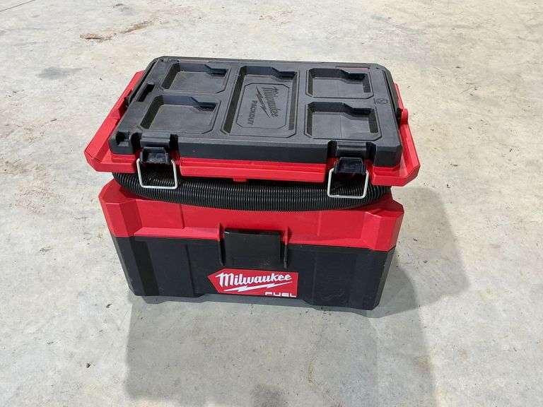 Milwaukee Packout 2.5 gallon wet/dry vac. image