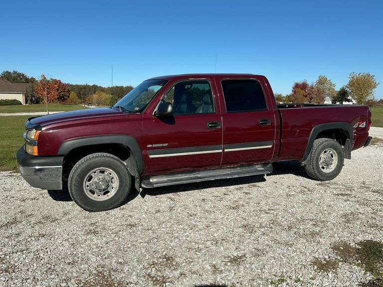 2002 Chevrolet 1500 HD crew cab LS model 3/4-ton pickup. VIN: 1GCGK13U23F165658 image