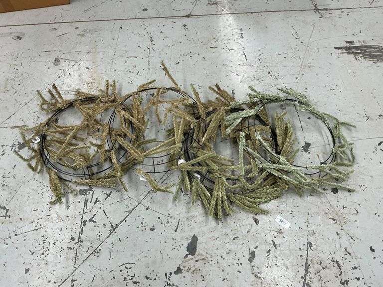 Evergreen wreath forms image