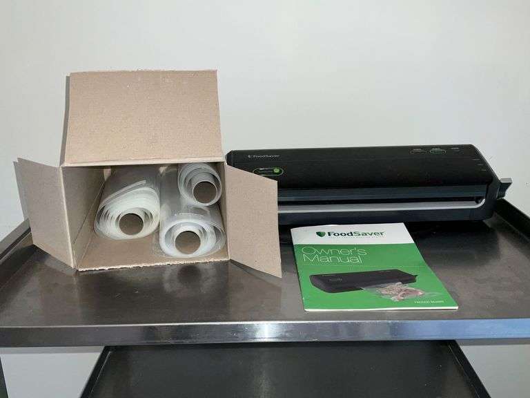 FoodSaver vacuum sealer Model FM2000-015 image