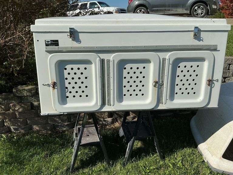 In bed truck fiberglass dog box, 3 compartments image