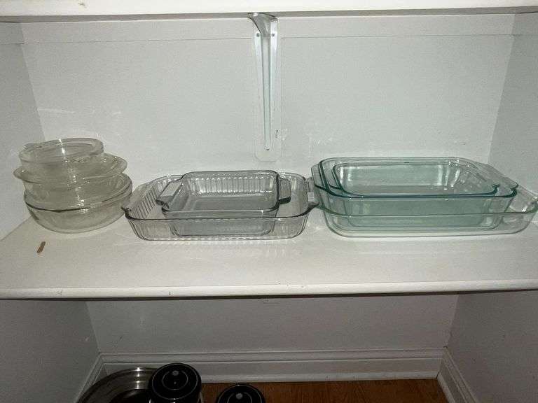 Pyrex and Anchor Hocking casserole dishes, up to 9x13 image