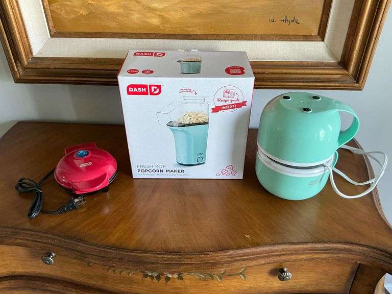 Dash mini waffle maker image