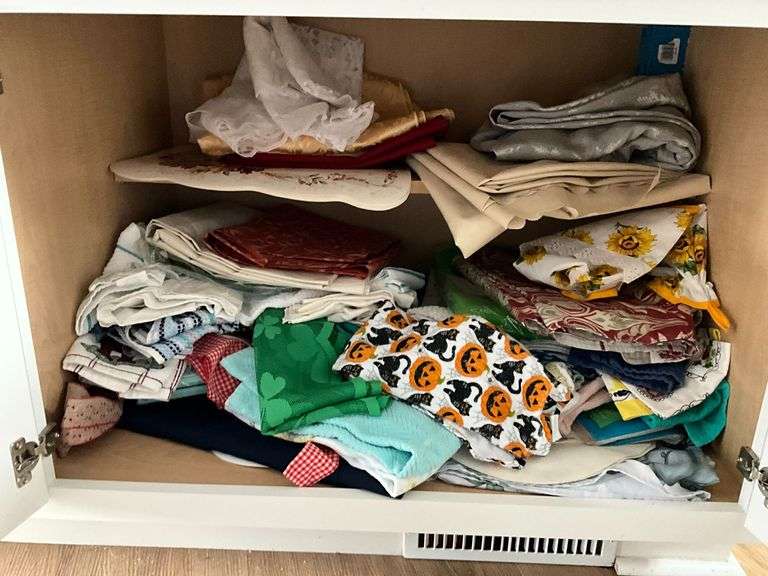 Table and kitchen linens image