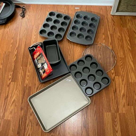 Baking pans, bread pan, cake pan, baking sheet, muffin tins, etc. image