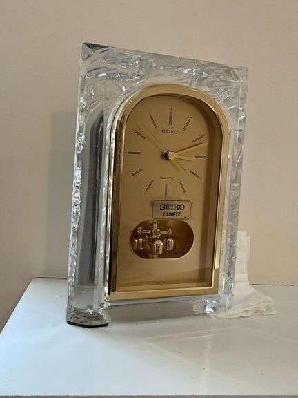 Seiko quartz mantel clock image