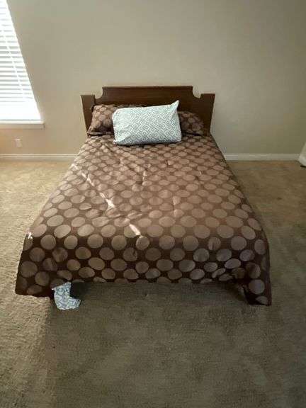 Full size pressed wood headboard with mattress, boxsprings and linens image