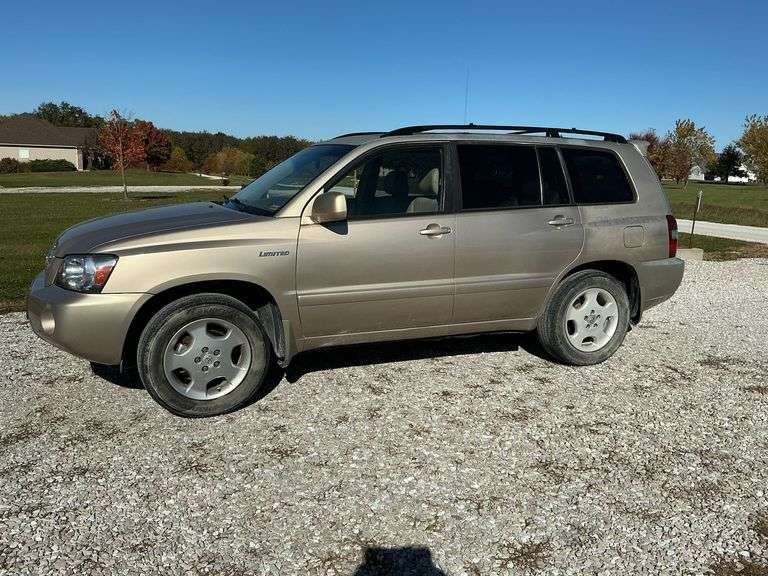 2005 Toyota Highlander Limited V6 4WD SUV, shows 306561 miles. VIN: JTEEP21A6501257999 image