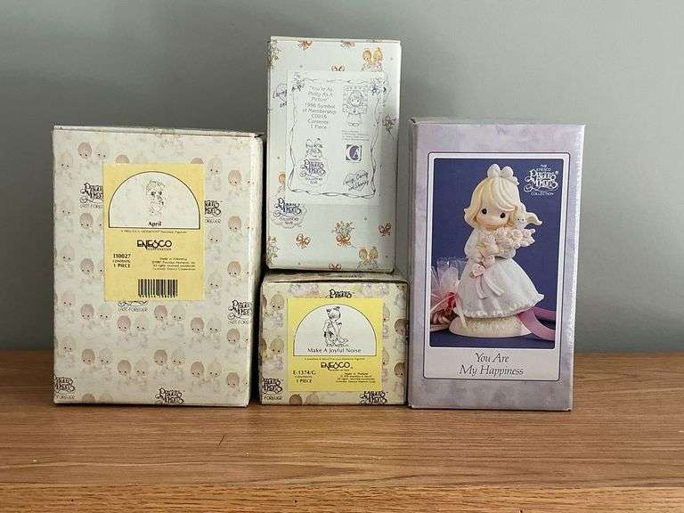 4 Precious Moments figurines in original boxes image