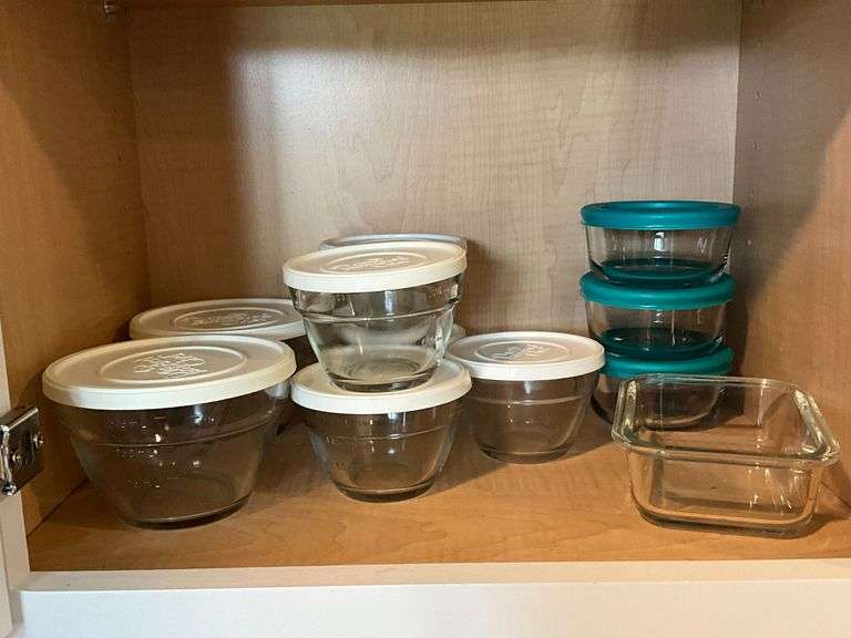 Pampered Chef and Anchor Hocking covered dishes image