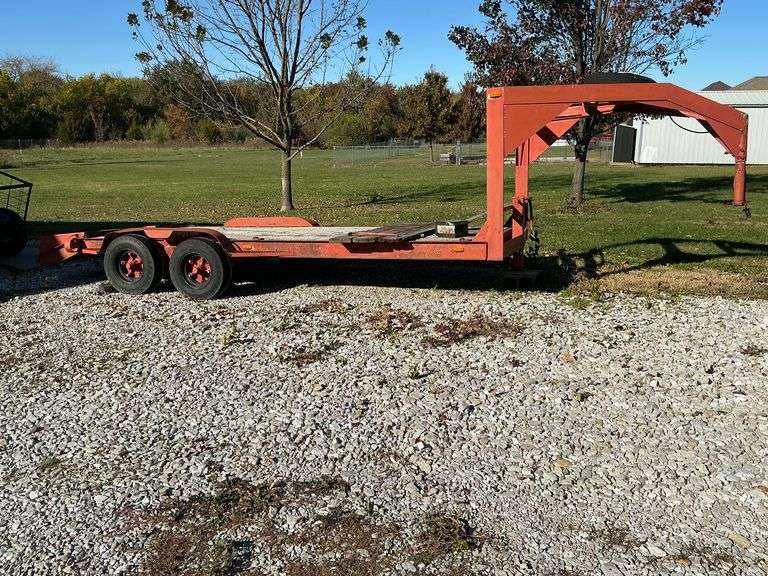 Homemade gooseneck trailer, 16' flat, 2' dovetail image
