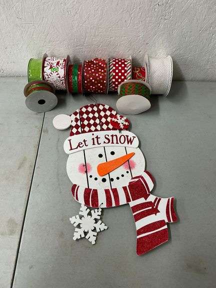 Let It Snow wooden snowman sign, coordinating wired decorative ribbon image