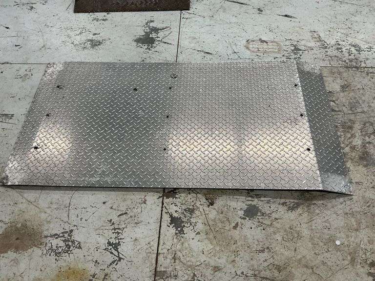 Aluminum treadplate ramp, 32" W x 64" L x 1/4" thick image