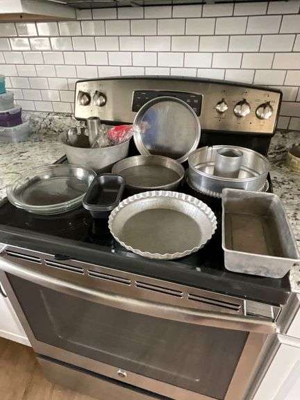 Baking pans, pie plates, angel food cake pan image