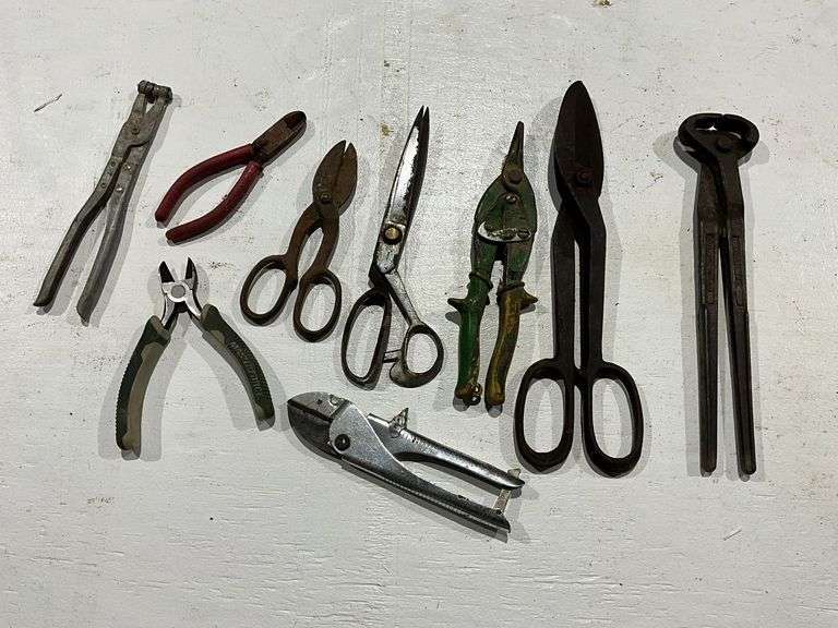 Tin snips, cutting nipper, shears, wire cutters, etc. image