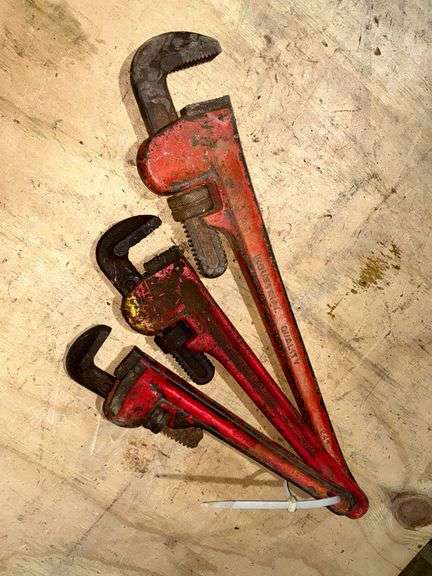 3 pipe wrenches up to 24". image