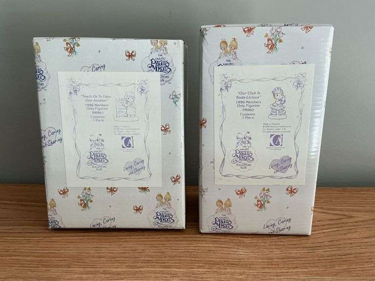 Pair of Precious Moments 1996 members only figurines image